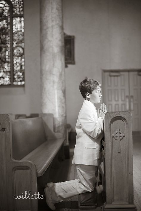 first communion portraits First Communion Picture Ideas, First Communion Pictures, Communion Photo Ideas, Communion Pictures, First Communion Photography, Communion Photos, Holy Communion Ideas, Communion Party Ideas, First Communion Banner