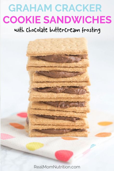 Super-easy + Yummy! Make a batch of chocolate buttercream and spread it between store-bought graham crackers. #realmomnutrition #grahamcrackers #kidfriendly #easycookies #ideasforkids Homeschool Lunches, Fall Sweet Treats, Lunch Toddler, Diy Ice Cream Sandwiches, Graham Cracker Snacks, Graham Cracker Dessert, Cracker Sandwiches, Cracker Dessert, Graham Cracker Recipes