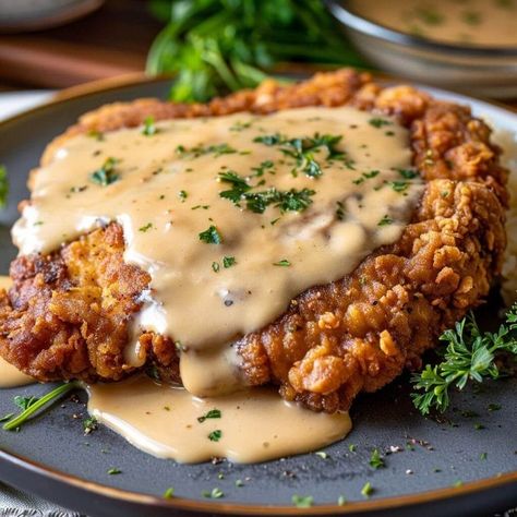 Southern Chicken Fried Steak with Gravy – Tasty Recipes Country Gravy Dinner Ideas, Southern Living Chicken Fried Steak, Classic Southern Meals, Country Fried Cubed Steak Recipes, Fried Cubed Steak Recipes, Chicken Fried Steak Sandwich, Chicken Fried Steak With Gravy, Recipes Using Cube Steak, Warm Comfort Food Dinners