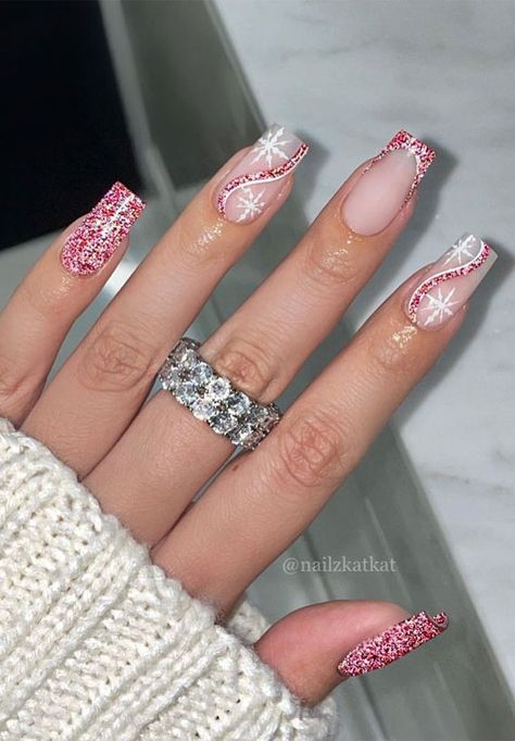 Christmas Nail Designs Acrylic, Pink Sparkly Nails, Christmas Nails Glitter, Fingernail Ideas, Nail Art Noel, New Years Nail Designs, Winter Nails Acrylic, Cute Christmas Nails, Nails 2022