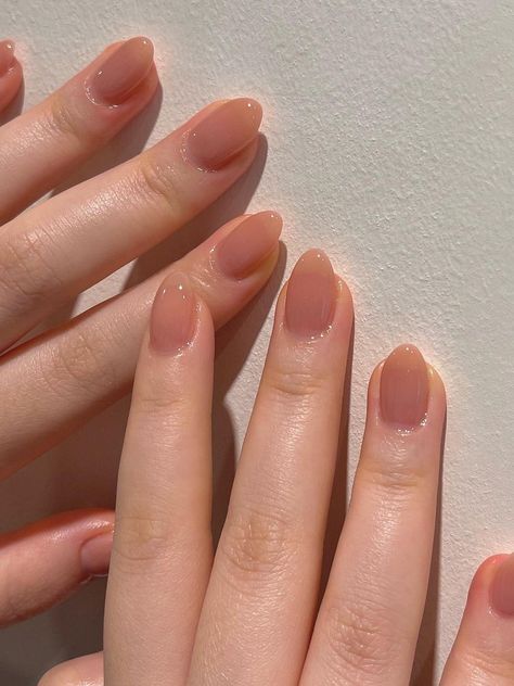 dark nude almond nails Clean Girl Nails Square, Nails Square Fall, Short Classy Nails, Clean Girl Nails, Milky Nails, Dot Nail Art, Nude Nail Polish, Nails Ombre, Nude Nail Designs