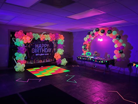 Glow Party Ideas Decorations, Glow In The Dark Party At Home, Glow Party Balloon Garland, How To Make A Neon Party, 13 Birthday Glow Party, Glow Party Dance Floor, Halloween Blacklight Party, Easy Glow Party Ideas, How To Throw A Glow Party