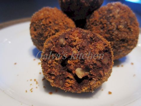 Chocolate Brandy Balls Chocolate Brandy Balls, Brandy Truffles Recipe, Brandy Balls Recipes, Brandy Balls, Recipes Baking Desserts, Truffles Recipes, Homemade Chocolate Truffles, Best Brownie Recipe, Pecan Nuts