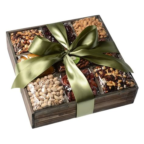 Nuts Hamper Ideas, Gift Tray Packaging, Nuts Gift Box Ideas, Nuts Gift Packaging, Nuts Gift Ideas, Dry Fruits Packing Ideas Gift, Nut Gift Basket, Corporate Diwali Gifts, Gift Packing Ideas