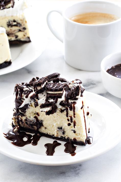 Instant Pot Oreo Cheesecake may just be the easiest cheesecake you'll ever make. It's the perfect size for a small family celebration or weeknight dinner! Pressure Cooker Desserts, Oreo Dessert, Easy Cheesecake, Oreo Cheesecake, Piece Of Cake, Instapot Recipes, Oreo Cookies, Pressure Cooker Recipes, Cookies And Cream