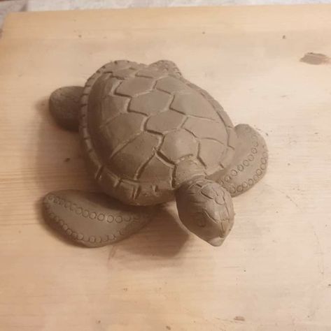 Clay Modelling Sculpture Easy, Easy Clay Sculpture Ideas Aesthetic, Clay Animals Sculpture Easy, Easy Ceramic Sculpture Ideas, Clay Sculpture Art Project Ideas, Beginner Sculpture, Sculpture Art Clay Easy, Clay Sculpting Ideas For Beginners, Animal Sculptures Clay Easy