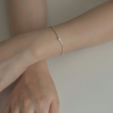 Silver Hand Accessories, Aesthetic Korean Bracelet, Korean Jewelry Bracelets, Minimalist Accessories Aesthetic, Aesthetic Korean Jewelry, Silver Jewelry Minimalist, Hand Jewelry Rings Bracelets, Korean Accessories Aesthetic, Silver Bracelet Aesthetic