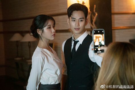 Official Stills of Kim Soo Hyun’s Buzzy Cameo in Hotel Del Luna | A Koala's Playground Hotel Del Lunar, Jang Man Wol, Kim Soohyun, Yeo Jin Goo, Kim So Hyun, Jin Goo, Lee Jieun, Korean Drama Movies, Soo Hyun