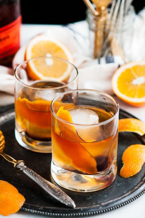 Classic Old Fashioned Cocktail - Aberdeen's Kitchen Keto Friendly Alcoholic Drinks, Old Fashion Drink Recipe, Sugar Free Alcohol, Cocktail Presentation, Drinks At The Bar, Bar Painting, Brandy Old Fashioned, Aperol Spritz Recipe, Whiskey Old Fashioned