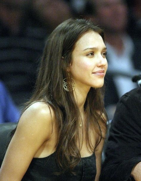 Jessica Alba Icons, Jessica Alba 2000s, Ideal Nose, Jessica Alba Makeup, Young Jessica Alba, Jessica Alba Hair, Model Lifestyle, Girlfriend Material, 2000s Fashion Outfits