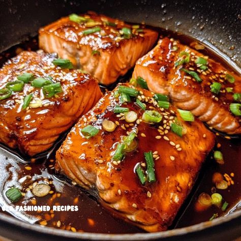 Ingredients: 500 grams Salmon (skin on) 5 tablespoons LIGHT Soy Sauce 3 tablespoons Apple Cider Vinegar... Salmon With Skin Recipes, Salmon Teriyaki, Salmon Teriyaki Recipe, Salmon Glaze Recipes, Salmon Soy Sauce, Teriyaki Recipe, Salmon Skin, Soy Recipes, Teriyaki Salmon