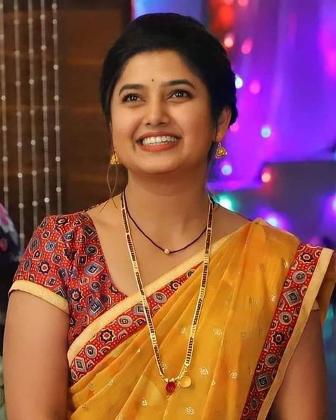 Prajkta Mali In Saree, Arabic Pic, Prajakta Mali, Prajakta Koli, Marathi Bride, Dancer Painting, Sherwani Groom, Celebrity Fashion Looks, Beautiful Smile Women