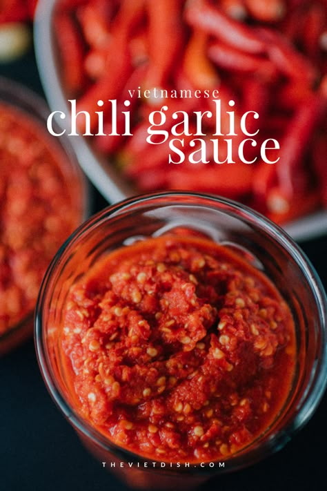 Chili Garlic Sauce Recipes, Garlic Sauce Recipes, Mexican Chili Sauce, Thai Sweet Chili Sauce Recipe, Fish Dipping Sauce, Recipes With Chili Garlic Sauce, Chili Paste Recipe, Asian Chili Garlic Sauce, Asian Chili