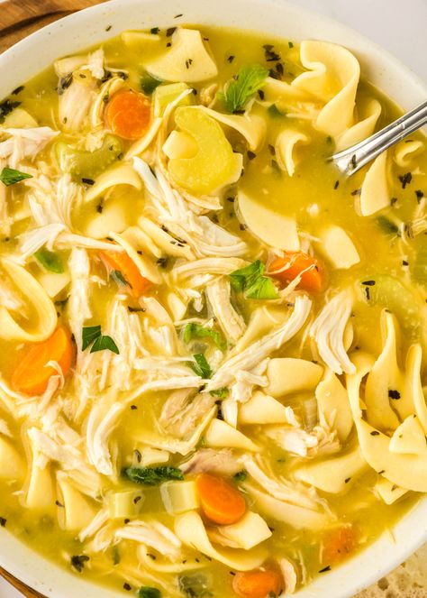 The ultimate comfort food, Chicken Noodle Soup that you can make in no time and is perfect for a chilly night. Easy Dinners When Your Sick, Soups When Sick, Best Chicken Noodle Soup, Chicken Noodle Soup Crock Pot, Creamy Chicken Noodle Soup, Soup Homemade, Chicken Noodle Soup Easy, Homemade Chicken Soup, Homemade Chicken Noodle