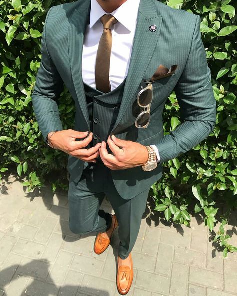 Men Suit Wedding, Green Range, Men Suits Wedding, Wedding Groomsmen Attire, Mens Casual Suits, Groom Dress Men, Blazer Outfits Men, Black Men Fashion Casual, Classy Suits