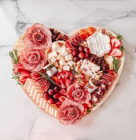 Valentines Theme Party Food, Valentines Day Snack Board, Valentine’s Day Charcuterie Board, Valentine Charcuterie Board Ideas, Pink Charcuterie Board, Galentines 2023, Pink Charcuterie, Pretty Charcuterie Board, Valentines Day Snacks