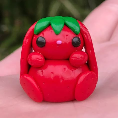 figurines,bunny,strawberry,etsy Clay Art Strawberry, Cute Tiny Clay Ideas, Cute Clay Creations Easy, Polymer Clay Ideas Animals, Air Dry Clay Ideas Animals, Cute Polymer Clay Ideas Miniatures, Cute Clay Bunny, Clay Bunny Easy, Cute Clay Sculpture Ideas