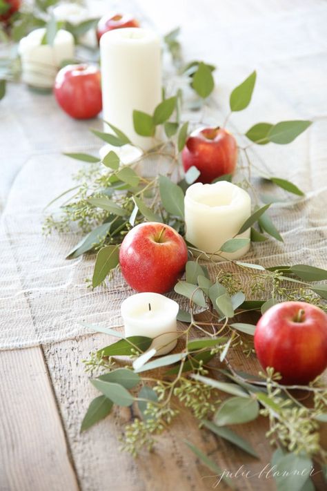 Last Minute Rosh HaShanah Centerpieces {10 easy ideas to beautify your dinner table} - Kasheribbean September Decor, Apple Centerpieces, Easy Hostess Gifts, Rosh Hashanah Table, Thanksgiving Table Settings Simple, Simple Thanksgiving Table, Apple Decor, Apple Decorations, Fleurs Diy