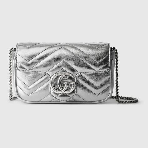 Shop the GG Marmont super mini bag in silver at GUCCI.COM. Enjoy Free Shipping and Complimentary Gift Wrapping. Gg Marmont Super Mini Bag, Gucci Super Mini, Gucci Mini Bag, Marmont Super Mini, Gucci Mini, Silver Bags, Gucci Marmont, Dream Bags, Gucci Gg Marmont