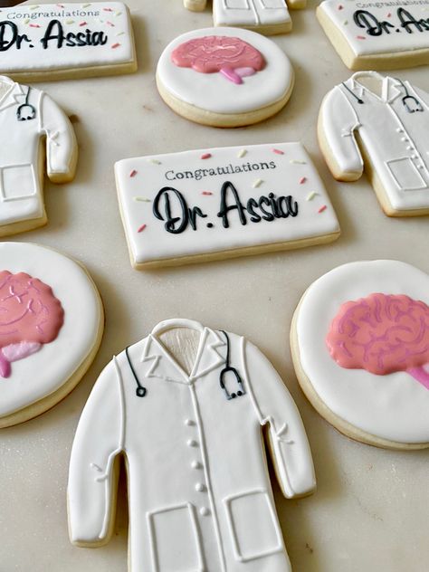 Medical School Graduation Cookies, Medical Graduation Cakes, Graduation Party Ideas Medical School, Medical School Match Day Party Ideas, Doctor Graduation Gifts Medical School, Doctor Cookies Med School, Graduation Medical School, Graduation Party Ideas Doctor, Med School Graduation Cake