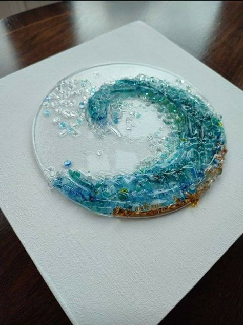 Frit Glass Art, Fused Glass Waves, Glass Fusing Ideas, Mosaic Sea Life, Vitrofusion Ideas, Diy Resin Wall Art, Fused Glass Wave, Frit Painting, Broken Glass Crafts