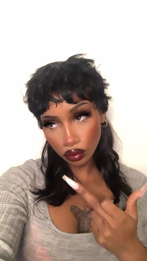 Monay on Twitter: "Pushing the mullet agenda 💋… " Mulet Hair For Black Women, Mullet Braids Black Women, Mullet Hairstyle Black Women, Mullet Black Women, Soft Mullet Haircut, Mullet Hairstyles, Mullet Wig, Y2k Hairstyles, Mullet Haircut