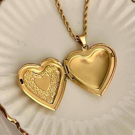 Love at first sight ✨ You can never go wrong with a classic heart locket necklace. In frame Classic Heart Locket Necklace - 18K Gold Plated #peachyaccessories_official #jewellery #jewellerydesign #necklace #layerednecklaces #modernjewelry #modernjewellery Nineteenth Birthday, Range Rover Mom, Heart Gold Necklace, Heart Locket Necklace, Stacked Necklaces, Gift Suggestions, Gold Aesthetic, Chappell Roan, Gold Heart Necklace