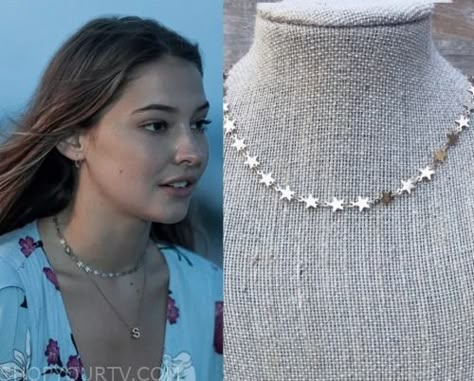 Outer Banks: Season 1 Sarah's Star Choker Necklace | Shop Your TV Outer Banks Sarah, Other Banks, Outer Banks Outfits, Les Pogues, Outer Banks Style, Buy Outfits, Star Choker, Sarah Cameron, Preppy Jewelry