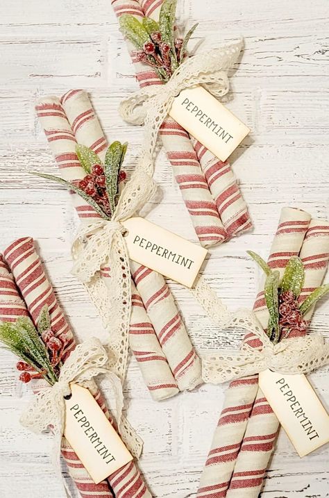 Primitive Christmas Crafts, Spindle Crafts, Stick Decor, Candy Cane Crafts, Christmas Craft Show, Peppermint Sticks, Christmas Crafts To Make, Country Christmas Decorations, Old Chair