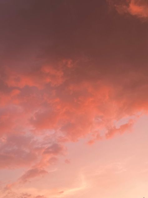 pirange -pinkish orange- sky is a definite beauty Sky Clouds Aesthetic, Clouds Aesthetic, Pinkish Orange, Aesthetic Orange, Blue Aesthetic Pastel, Look At The Sky, Orange Sky, Aesthetic Pastel, Sky And Clouds