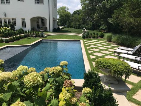 Transitional Garden Pool Pool Landscaping Florida, Backyard Landscaping Designs With Pool, Hamptons Style Pool, Hamptons Backyard, Hamptons Landscaping, Pool Decking Ideas, Hampton Pool, Hamptons Pool, House Landscape Design