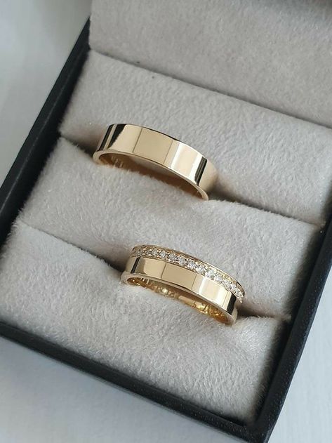 خواتم خطوبة, Wedding Rings Sets His And Hers, Couple Ring Design, Engagement Rings Couple, Cute Engagement Rings, Cool Wedding Rings, Couple Wedding Rings, Classic Wedding Rings, Gold Rings Fashion