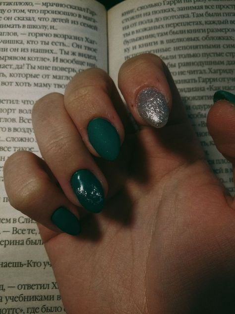 Slytherin aesthetic; nails; Harry Potter nails; Slytherin; Harry Potter Slytherin Nails Short, Acrylic Nails Slytherin, Cotillion Nails, Slytherin Nails Aesthetic, Cute Harry Potter Nails, Slytherin Nails Acrylic, Slytherin Aesthetic Nails, Slytherin Inspired Nails, Slytherin Nail Ideas