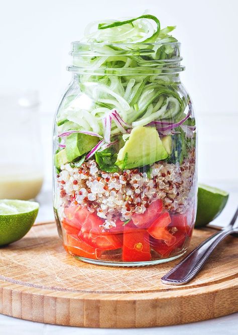 Sugar-Free Lunch Recipes: 16 Lunch Ideas with No Sugar to Pack Up for Work — Eatwell101 Mason Jar Lunches, Healthy Snacks For Office, Snacks For Office, Jar Lunches, Salads In A Jar, Mason Jar Lunch, Salad Jars, Salad Jar Recipe, Mayo Salad