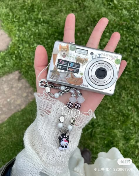 electronic / camera inspo —— product is samsung L730 camera Camcorder Decorated, Portable Camera Aesthetic, Samsung Camera Aesthetic, Digital Camera Charm, Compact Camera Aesthetic, Vintage Cameras Aesthetic, Digital Camera Decorations, Digital Camera Decor, Decorating Digital Camera