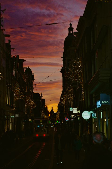 winter sunset in amsterdam shot on film (Olympus Stylus Epic Deluxe Zoom 170)(Kodak UltraMax 400) Kodak Ultramax 400 Film, Kodak Ultramax 400, Ultramax 400, Film Night, Olympus Stylus, Shot Film, 35mm Film Photography, Shot On Film, Film Photography 35mm