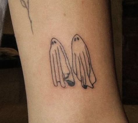 Horror Movie Small Tattoos, Small Beetlejuice Tattoos, Horror Small Tattoo, Beetlejuice No Feet Tattoo, Simple Beetlejuice Tattoos, Small Beetlejuice Tattoo Ideas, Beetle Juice Tattoos, Slasher Tattoo, Coffin Tattoos