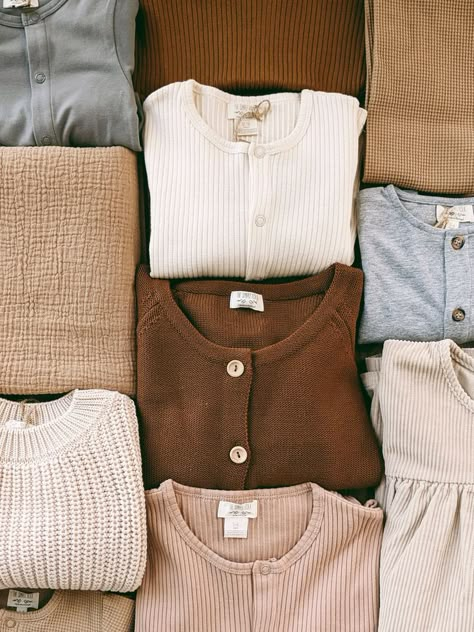 Clothes Layout, Fall Fashion Aesthetic, Flatlay Clothes, The Simple Folk, Sweater Rajut, Fall Outfits Aesthetic, Play Clothes, Kids Clothing Brands, Flat Lay Photography