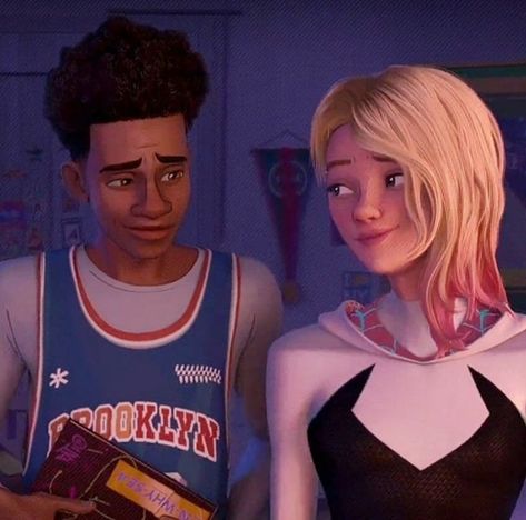 Spider Man Beyond The Spider Verse, Spider Gwen Pfp, Spider Verse Aesthetic, Spider Man Spider Verse, Miles And Gwen Matching Icons, Spider Man Beyond, Miles G Morales, Beyond The Spider Verse, Gwen Pfp