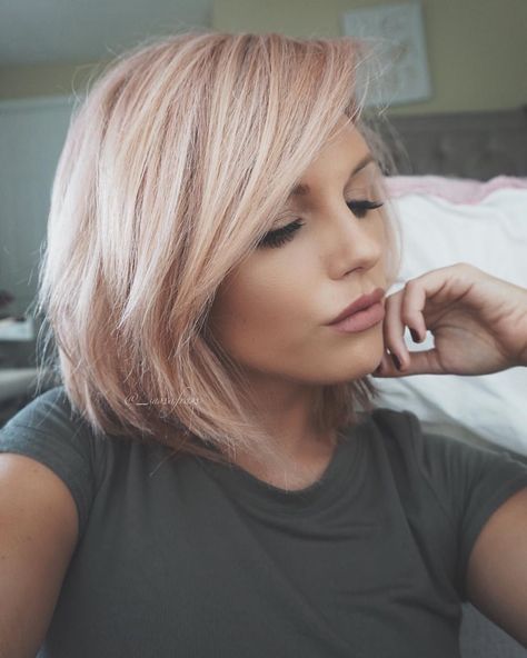 Pale Pink Hair, Gold Hair Colors, Smink Inspiration, Penteado Cabelo Curto, Rose Gold Hair, Hair Color And Cut, Rose Hair, Hair Colours, Hair Envy