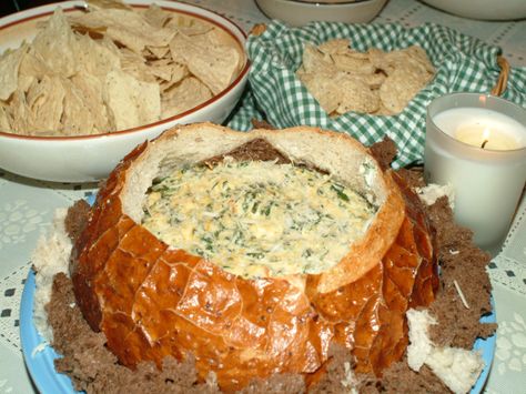 Copycat Foods Spinach Dip In Bread Bowl, Dip In Bread Bowl, Spinach Cob Loaf, Warm Spinach Dip, Cobb Loaf, Cob Loaf Dip, Baked Spinach Dip, Baked Spinach Artichoke Dip, Cob Loaf