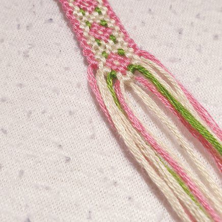 Indie Friendship Bracelet, Pink And Green Friendship Bracelet, Friendship Bracelet Patterns Beginner, Rabbit Bracelet Pattern, How To Start A Macrame Bracelet, Matching Bracelets Pattern, Simple Thread Bracelet Patterns, Pretty Friendship Bracelet Patterns, Normal Friendship Bracelet