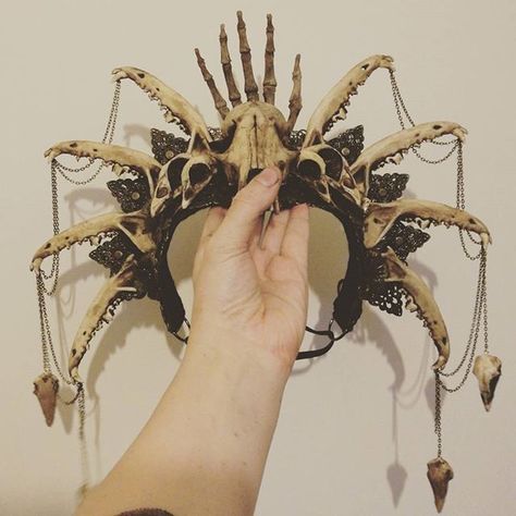 Bone Priestess headdress for a client ❤ Wasteland Weekend, Bone Crafts, Animal Skull, Vulture Culture, Bone Art, Bone Jewelry, Animal Bones, Head Pieces, Dieselpunk