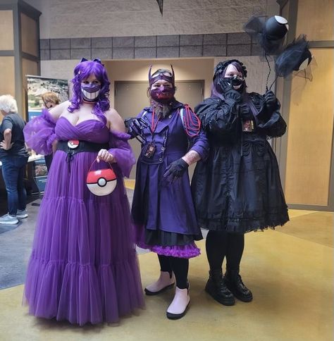 Pokémon cosplays from Akaicon 2023 Gengar Costume, Gengar Cosplay, Gastly Pokemon, Haunter Pokemon, Pokemon Cosplay, Costume Ideas, Pokemon, Anime, Pokémon