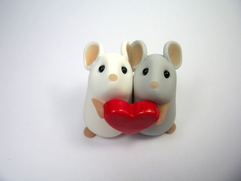 Romantic Handmade Polymer Clay Valentines From The Heart  Family Holiday Clay Date, Fimo Ideas, Tanah Liat, Clay Diy Projects, Clay Crafts Air Dry, Polymer Clay Animals, Fondant Figures, Cute Polymer Clay, Clay Animals