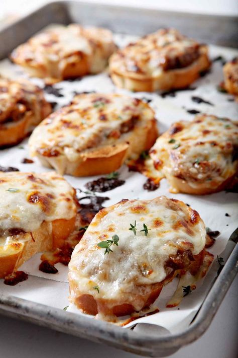 Wow friends and family with this ooey, gooey, cheesy mash-up: French Onion Bruschetta! Onions cook down and caramelize before soaking up beef broth. Season with thyme, then scoop the onions onto sliced bread. Sprinkle with two types of Borden® Cheese and broil until browned and gooey. The creamy caramelized onions and cheese pair beautifully with crusty bread. French Onion Bruschetta is sure to become a new favorite appetizer or entree. Onion Bruschetta, Bruschetta Crostini, Brushetta Recipes, French Dinner Parties, French Appetizers, Bread French, French Party, Bruschetta Recipe, Sliced Bread