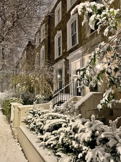 Winter Aesthetic Pictures, London In Winter, London Snow, Stylish Tips, Christmas Dreaming, London Aesthetic, Living In London, Ideas For Bathroom, London Christmas