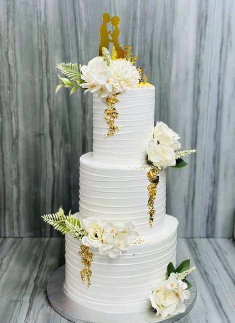 3 Tiers Wedding Cake Designs, 3 Tier Cake Decorating Ideas, 3 Tier Wedding Cake Elegant, Kue Wedding, 3tier Wedding Cake, 2 Tier Cake Designs, Multiple Wedding Cakes, Sparkly Wedding Cakes, Cake Pic