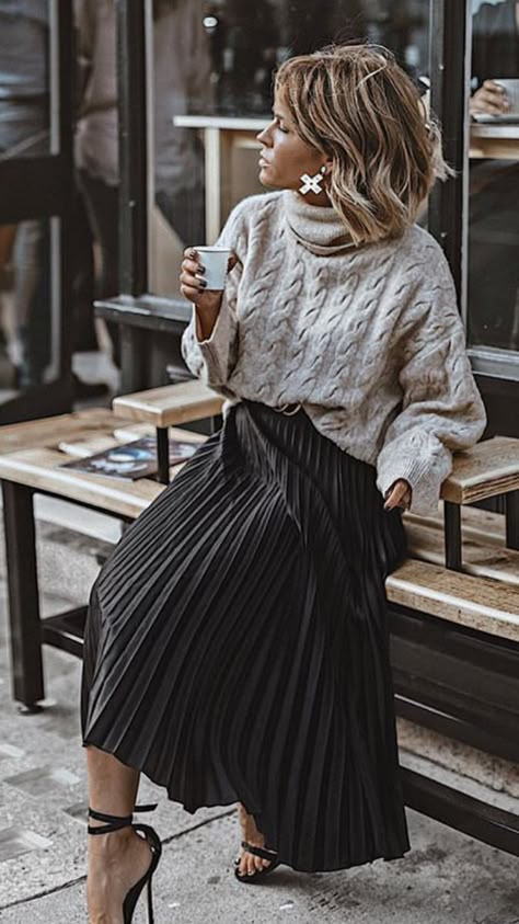 White Sweater Outfit, Rok Outfit, Skirt Diy, Winter Skirt Outfit, Pullover Outfit, Mode Casual, Looks Street Style, Looks Chic, 가을 패션