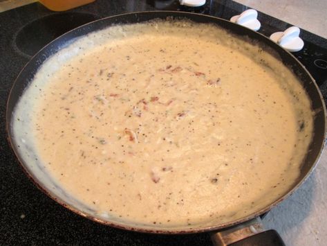 Recipes With Bacon Grease, Gravy With Bacon Grease, Recipes With Bacon, Breakfast Gravy, Sos Recipe, Egg Gravy, Bacon Gravy, Easy Gravy Recipe, Milk Gravy